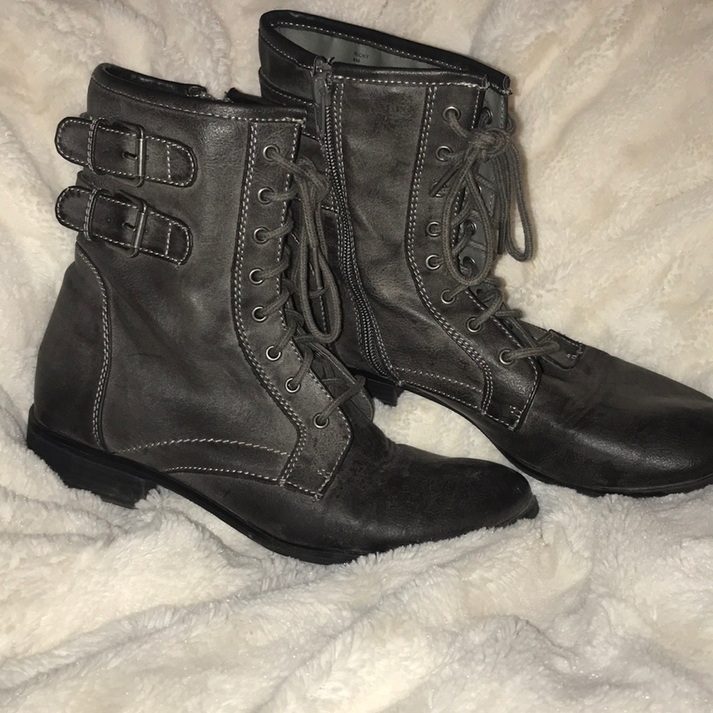 Combat boots